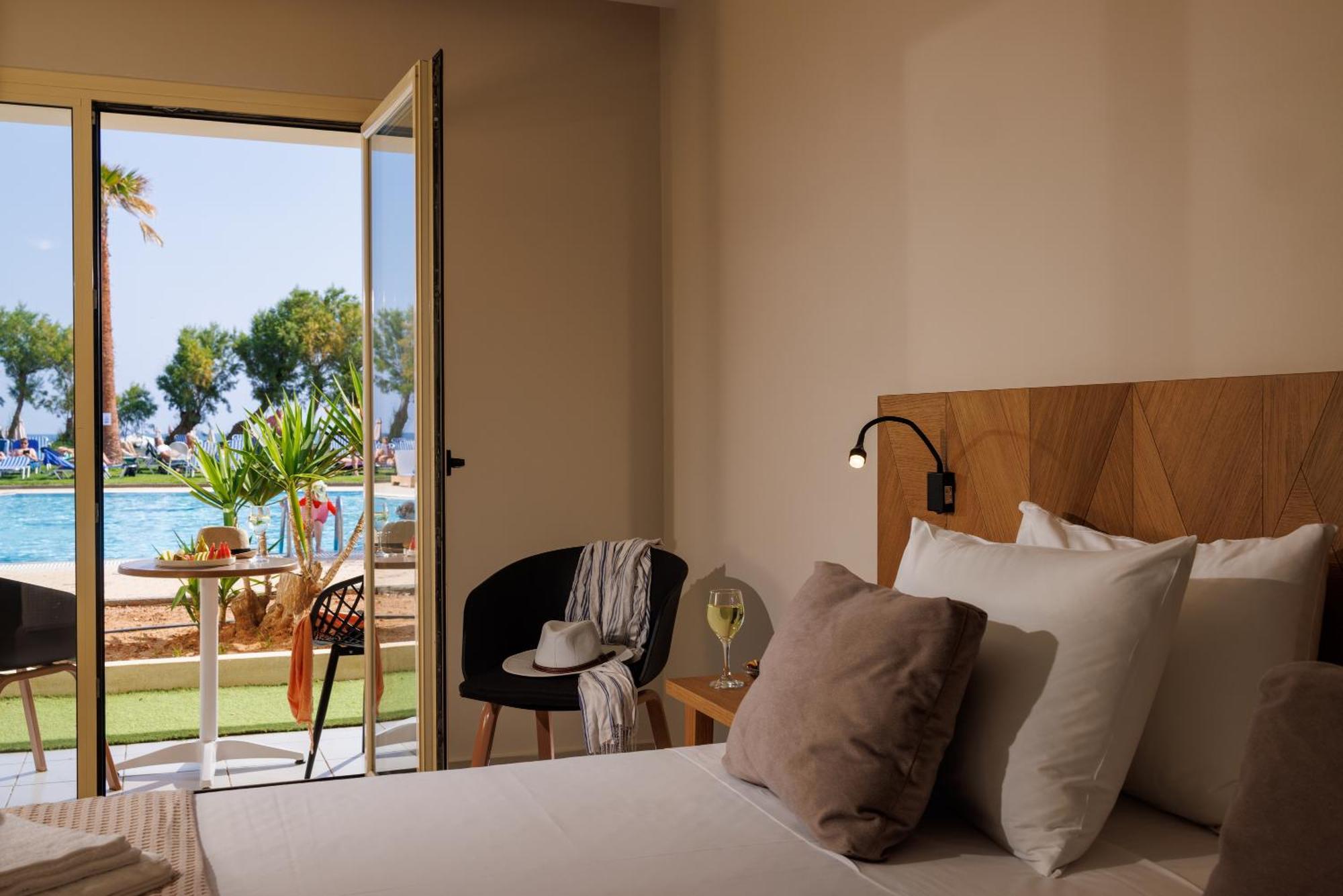 Malia Bay Beach Hotel & Bungalows Exterior foto