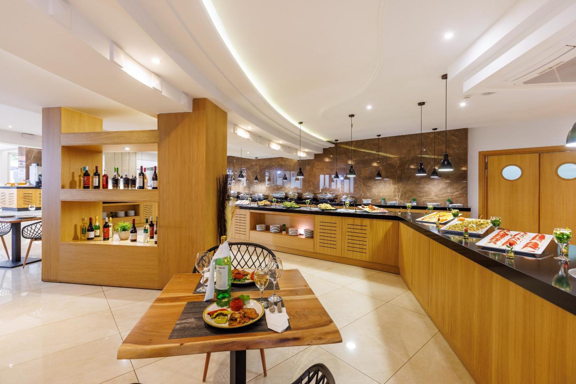 Malia Bay Beach Hotel & Bungalows Exterior foto